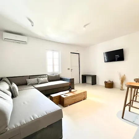 Ananke With Shared Pool Apartment Mykonos Town
